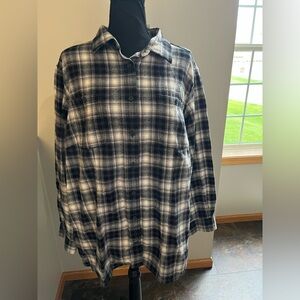 New Women’s plus Duluth Trading Co black plaid free swingin’ flannel. Size 2X